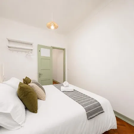 2d- Authentic Lifestyle, Charming Cafes, Local Restaurants And Hidden Gems At Your Doorstep Vendégház Lisboa